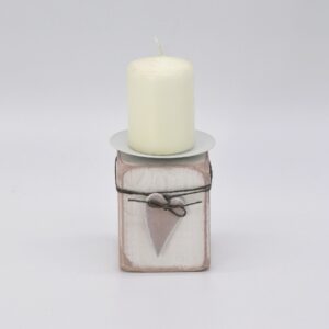 Kerzenhalter aus Holz mit Herz in weiß/rosa